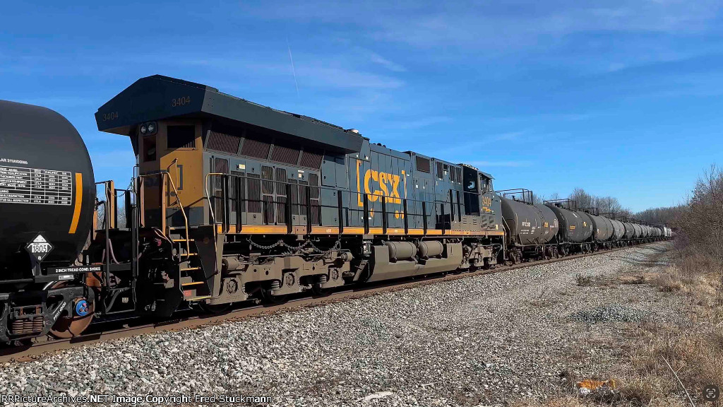 CSX 3404 is mid DPU.